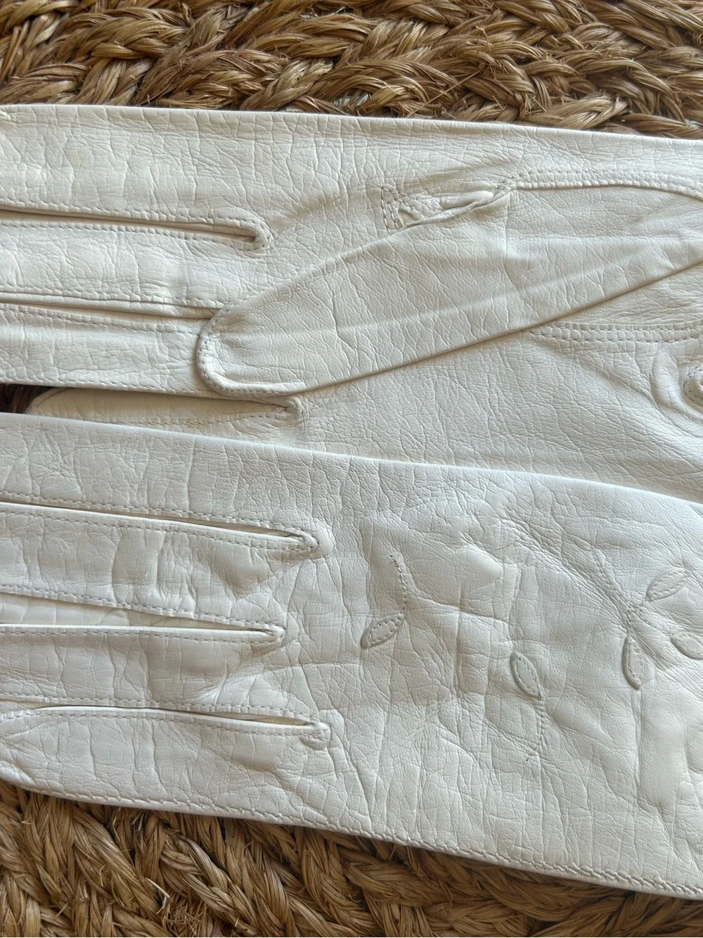 Vintage Aris Ivory Leather Gloves size 7